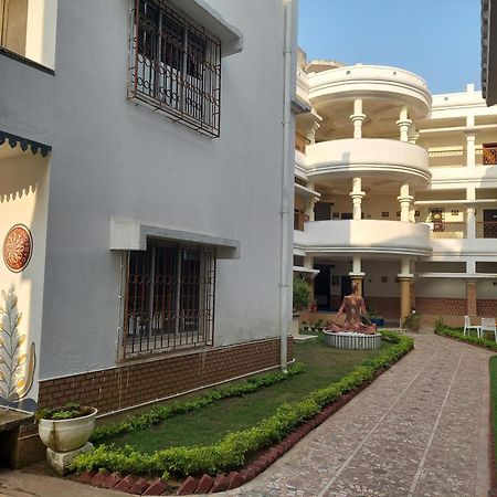 Hotel Kolam Shānti Niketan Exterior foto