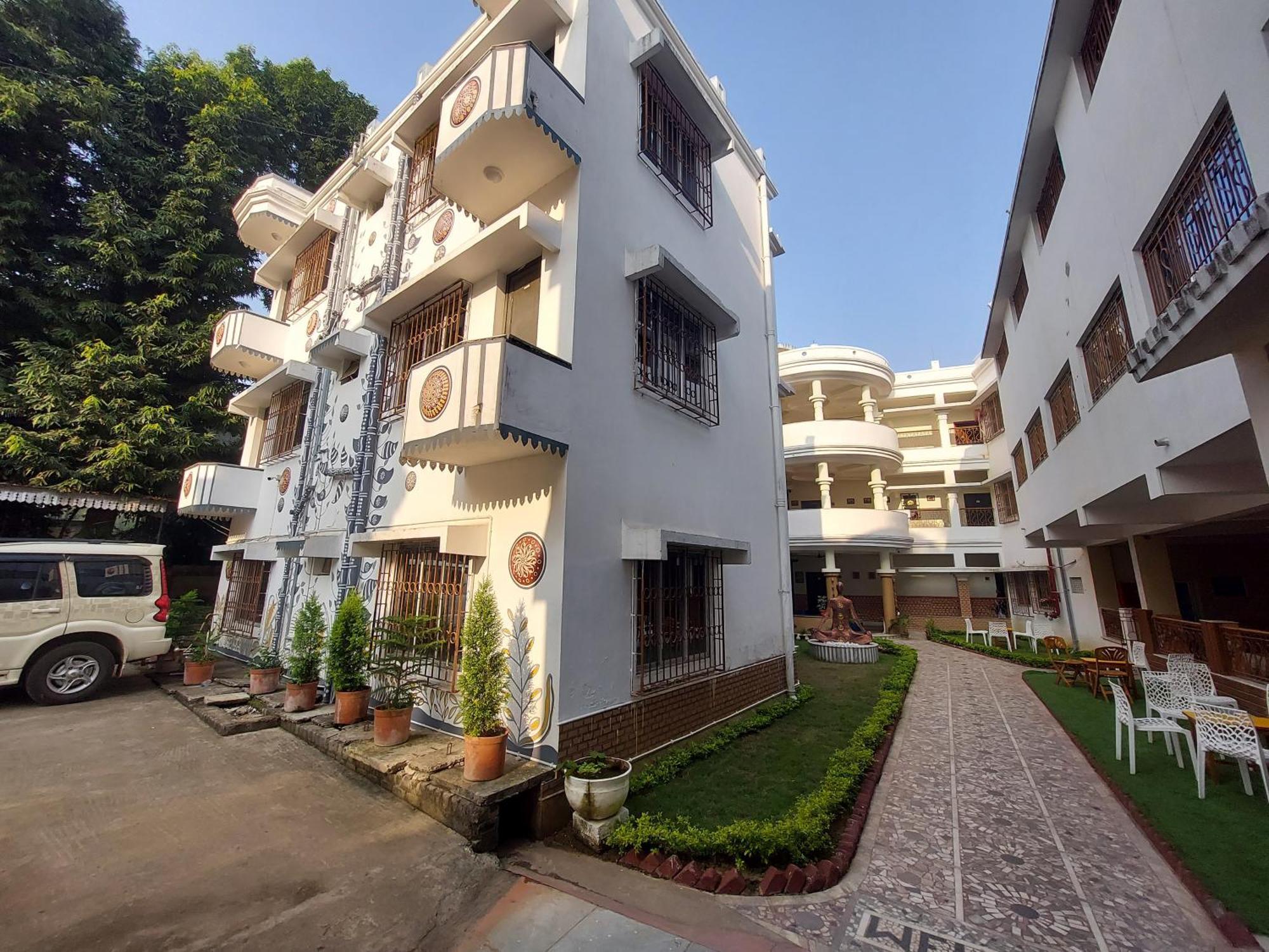 Hotel Kolam Shānti Niketan Exterior foto